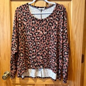 NVIU animal print hi-low pullover round neck long sleeve top size M used